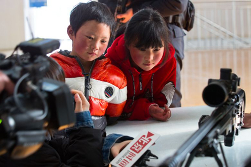 Chuyến tham quan Bắc Kinh của cậu bé tóc băng